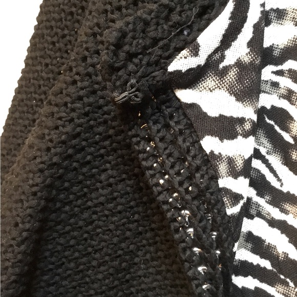 Chico’s Zebra Lined Short Cardigan Sz 1 (8) - Picture 4 of 7